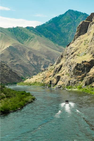 hells-canyon-upriver-boat